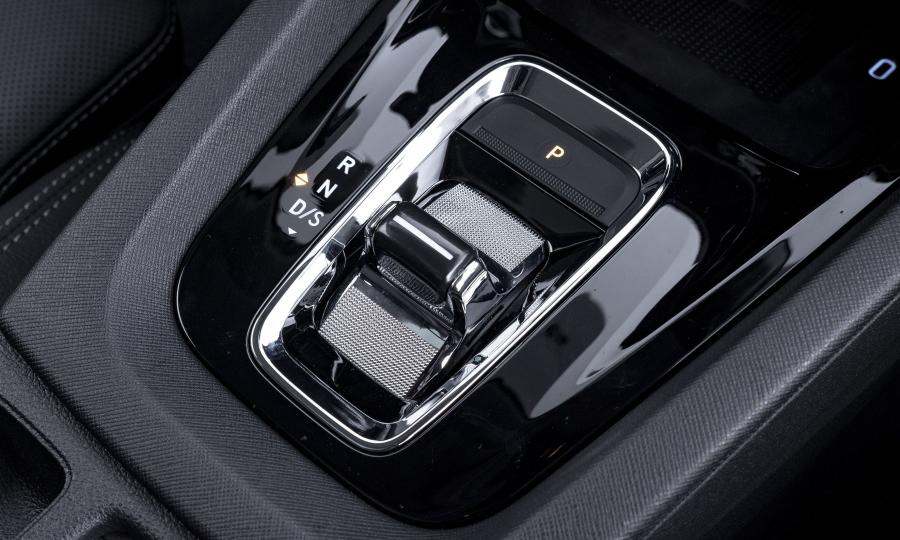 Детали интерьера Skoda Octavia Combi 2020 года  (WW) (фото 11 из 69)